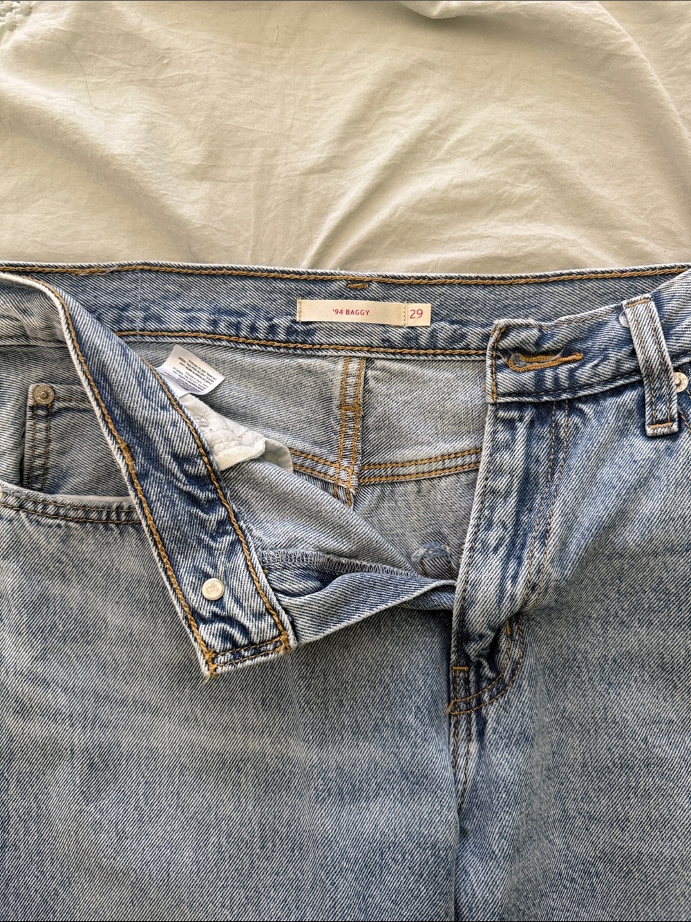 '94 Baggy Light Wash Women’s Jeans - Size 29